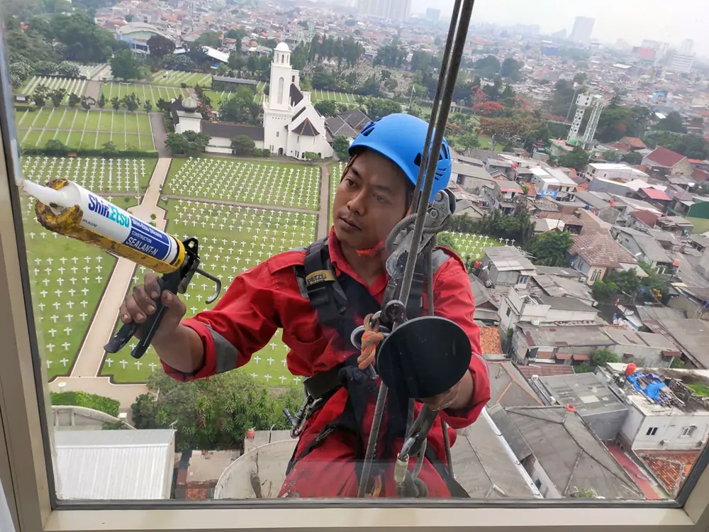 window caulking cost