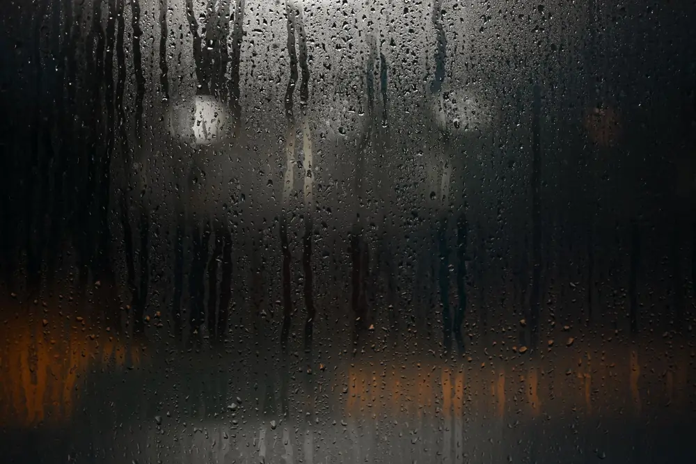 window condensation repair cost